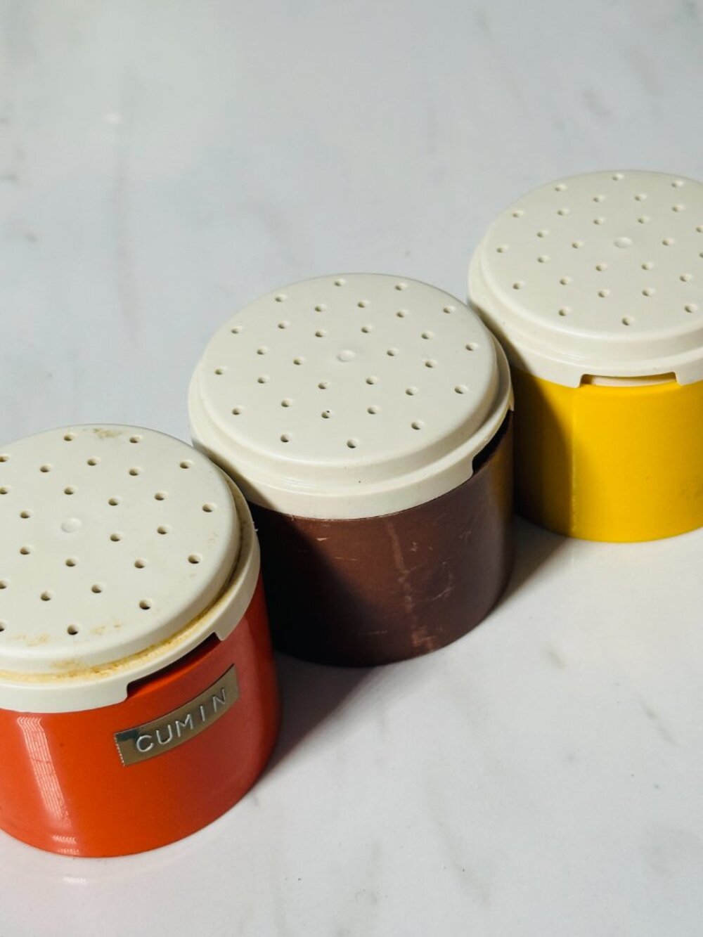 Vintage Tupperware 3 Stacking Spice Shakers Harvest Colors with Lids - Picture 2 of 4